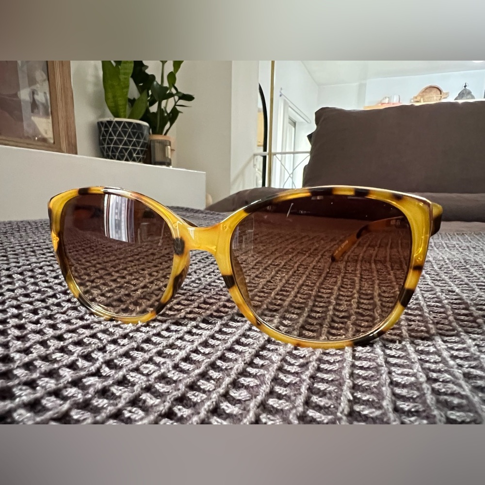 Women’s honey gold tortoise sunglasses